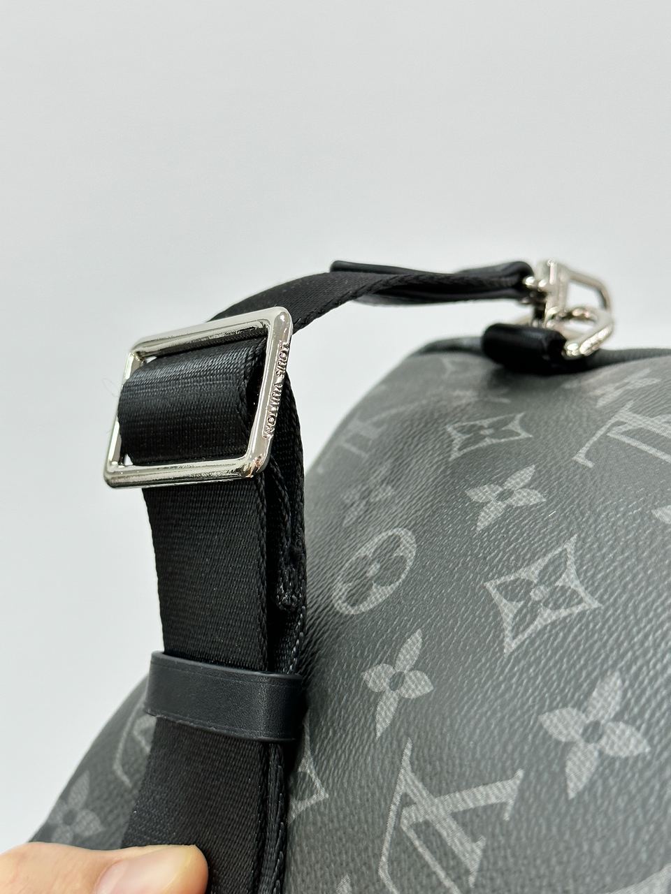 Louis Vuitton Avenue Slingbag Grey - 16