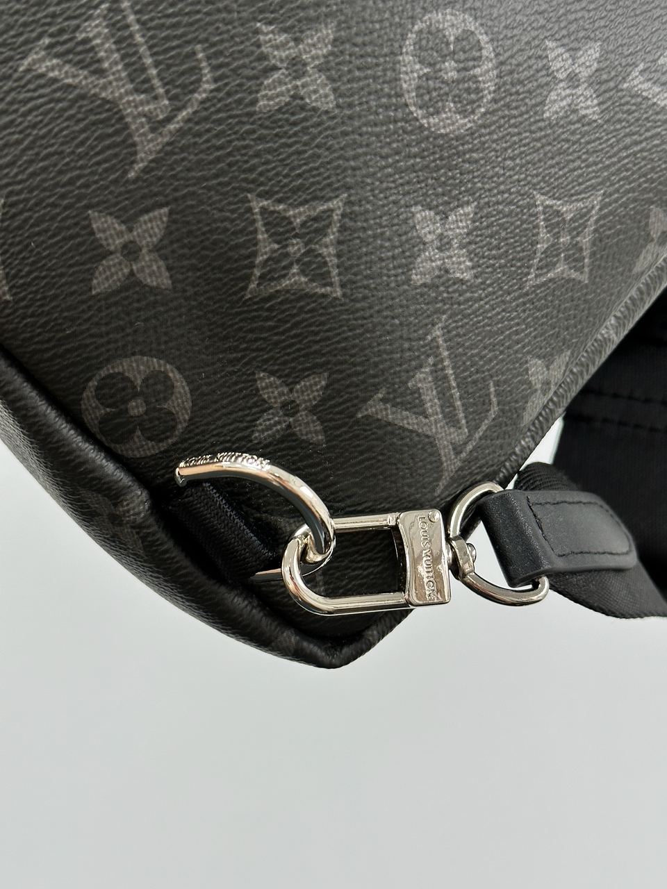 Louis Vuitton Avenue Slingbag Grey - 19