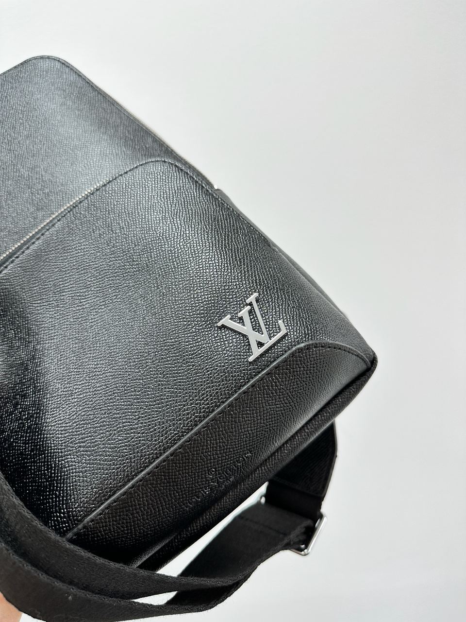 Louis Vuitton Avenue Slingbag NM Black/Silver - 11