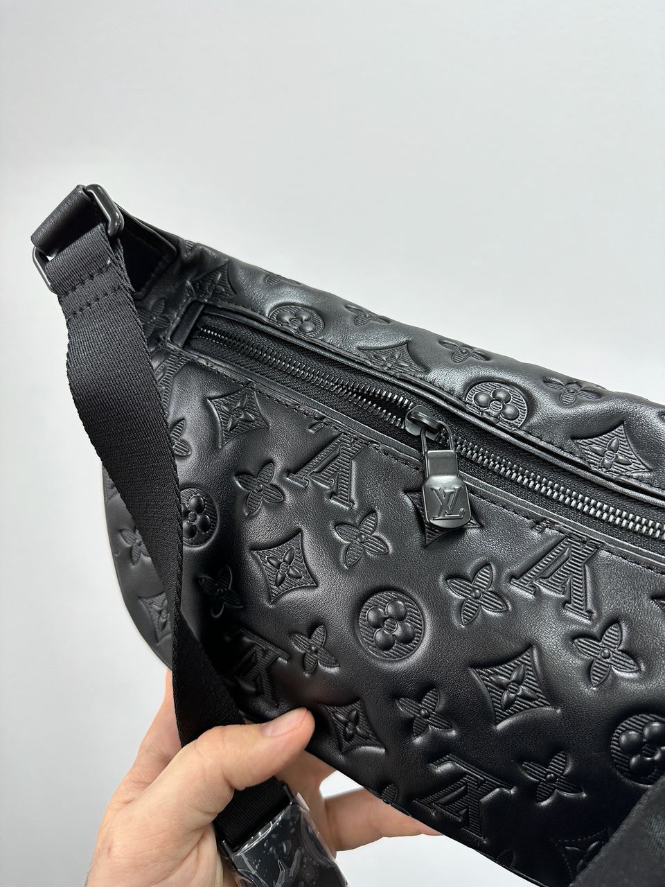 Louis Vuitton Bumbag Black Embossing Leather - 15