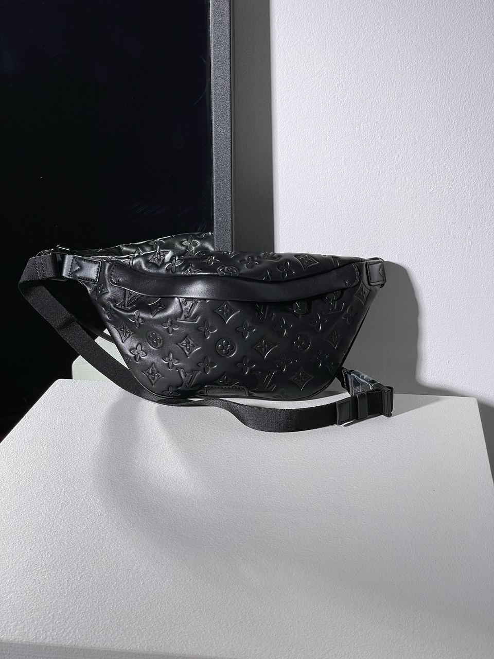 Louis Vuitton Bumbag Black Embossing Leather - 7