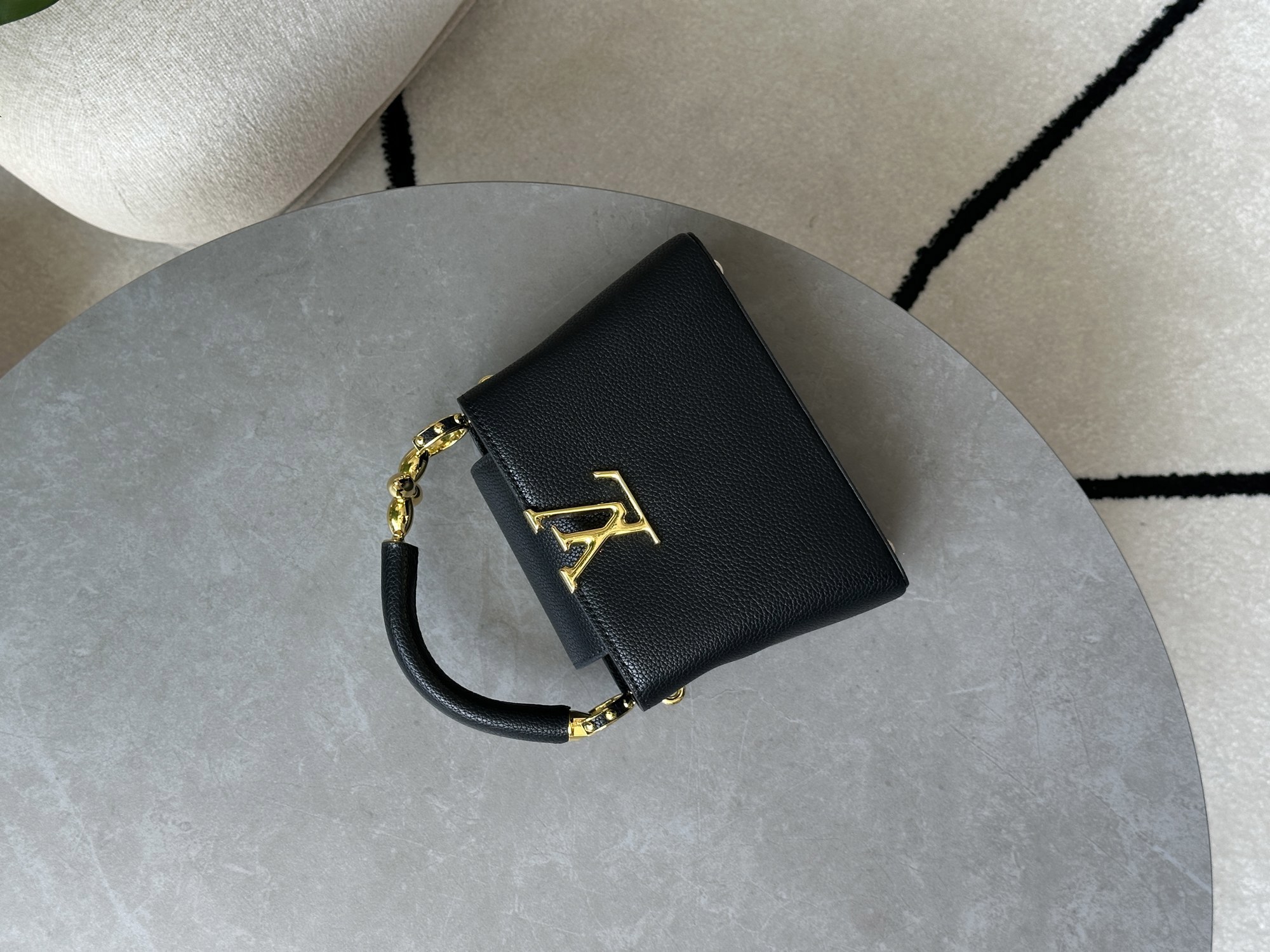 Louis Vuitton Capucines Mini Black/Gold - 12