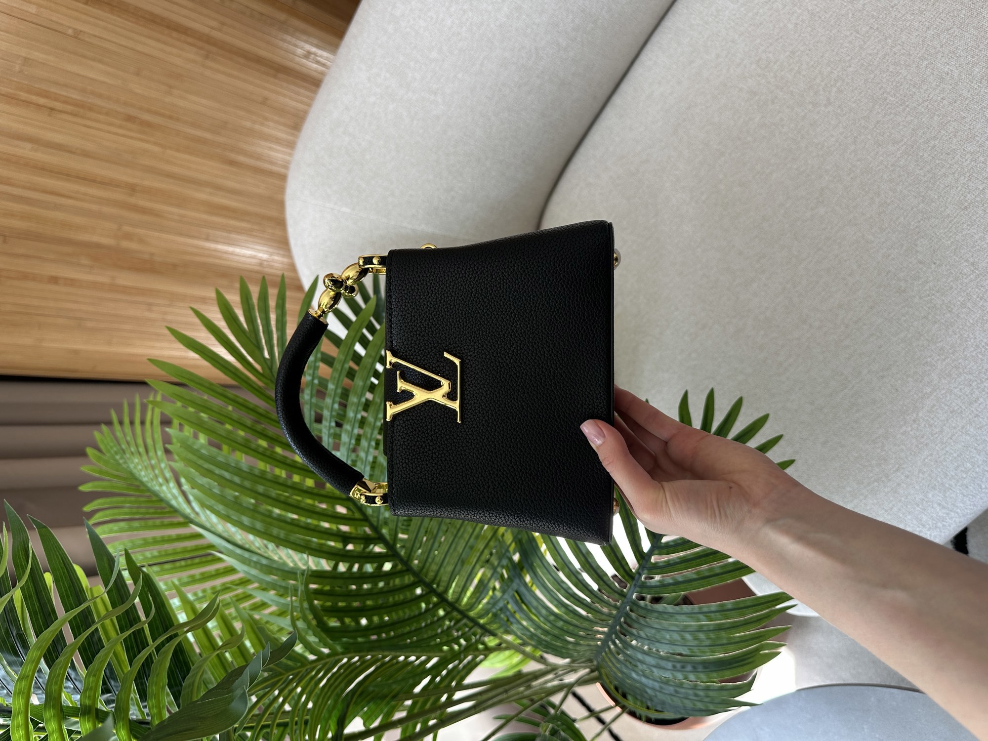 Louis Vuitton Capucines Mini Black/Gold - 10