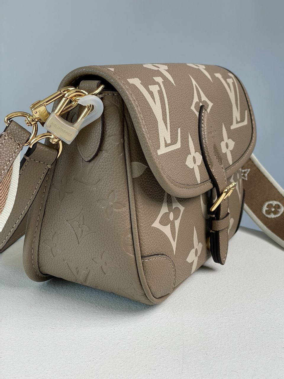 Louis Vuitton Diane Monogram Empreinte Leather Tourterelle / Creme - 13