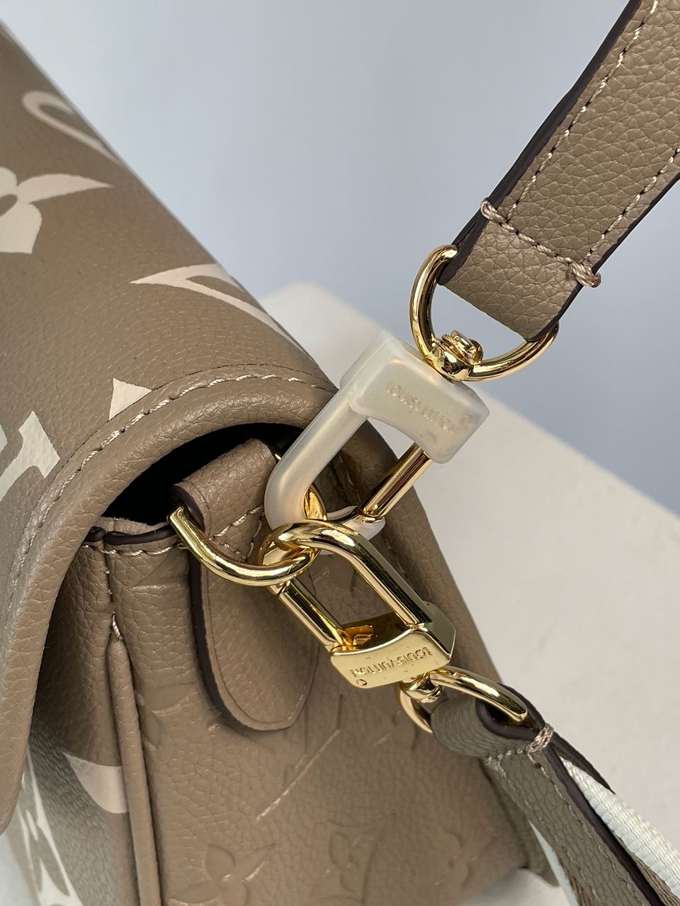 Louis Vuitton Diane Monogram Empreinte Leather Tourterelle / Creme - 16