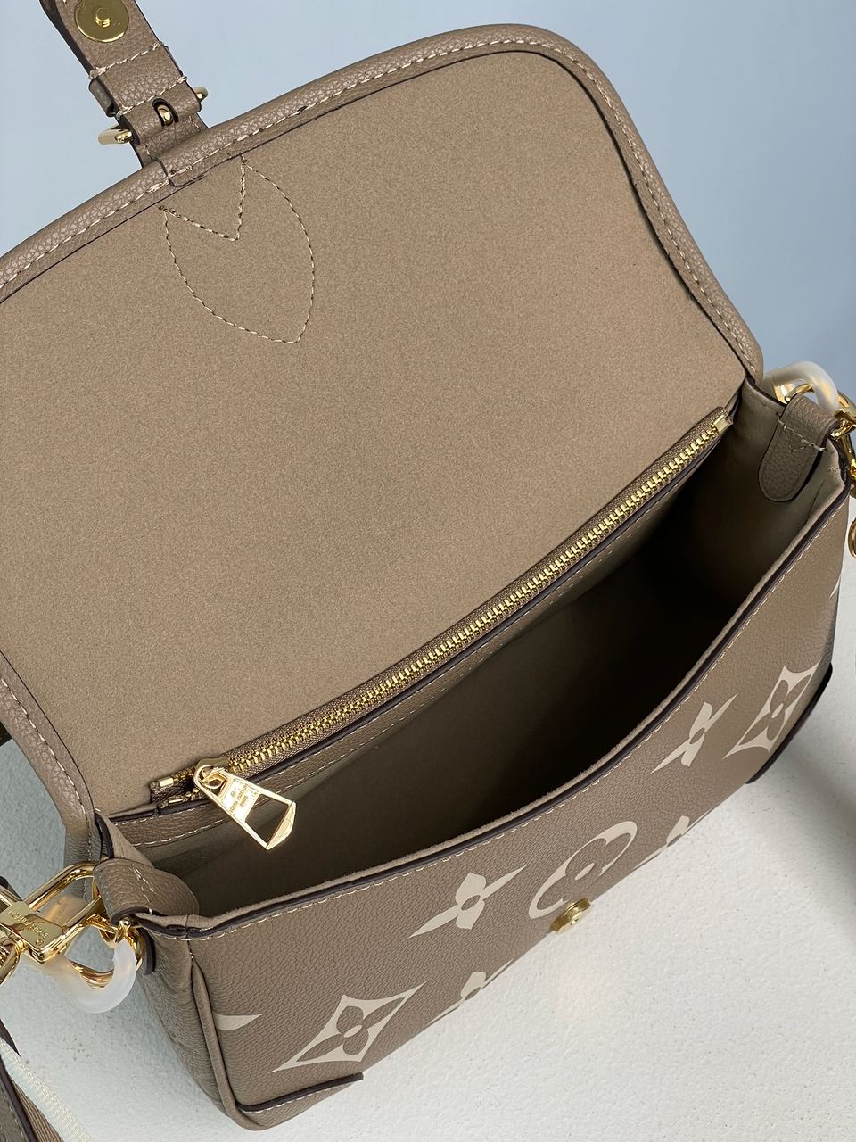 Louis Vuitton Diane Monogram Empreinte Leather Tourterelle / Creme - 17