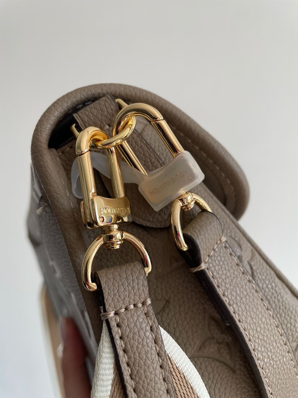 Louis Vuitton Diane Monogram Empreinte Leather Tourterelle / Creme - 20