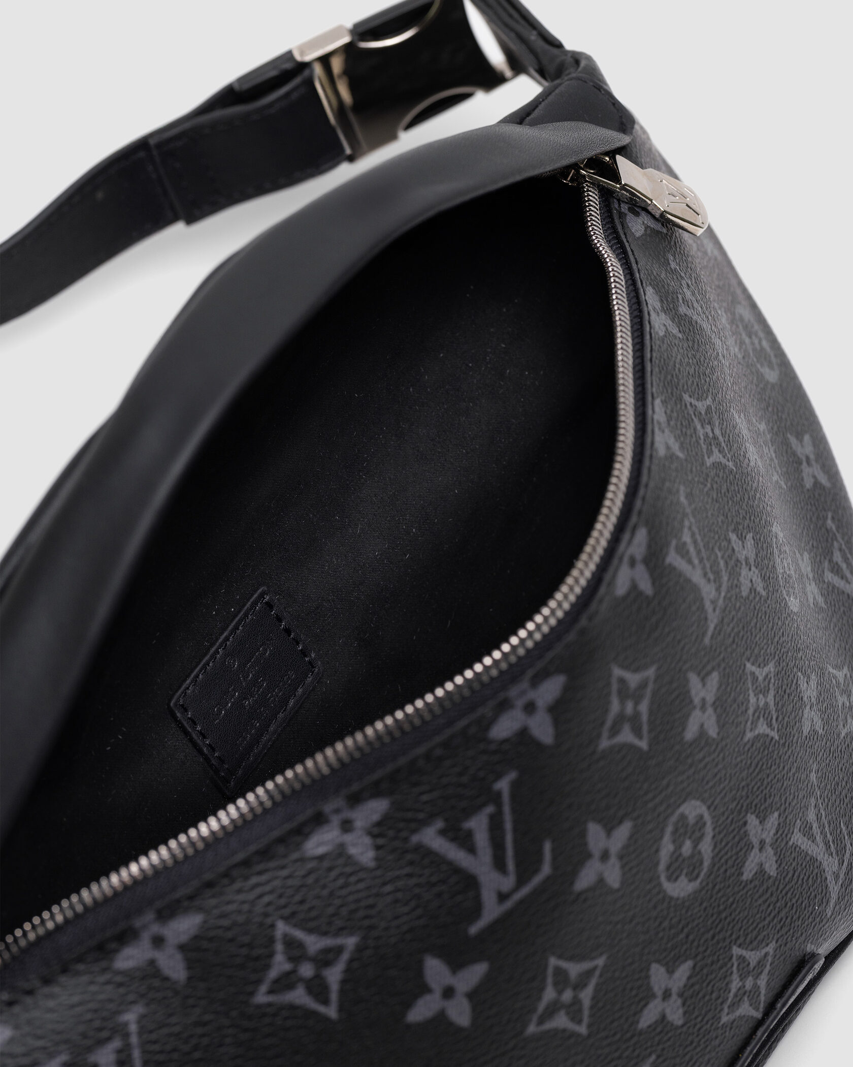 Louis Vuitton Discovery PM Bumbag Grey Canvas - 13