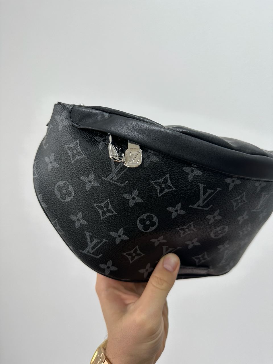 Louis Vuitton Discovery PM Bumbag Grey Canvas - 6