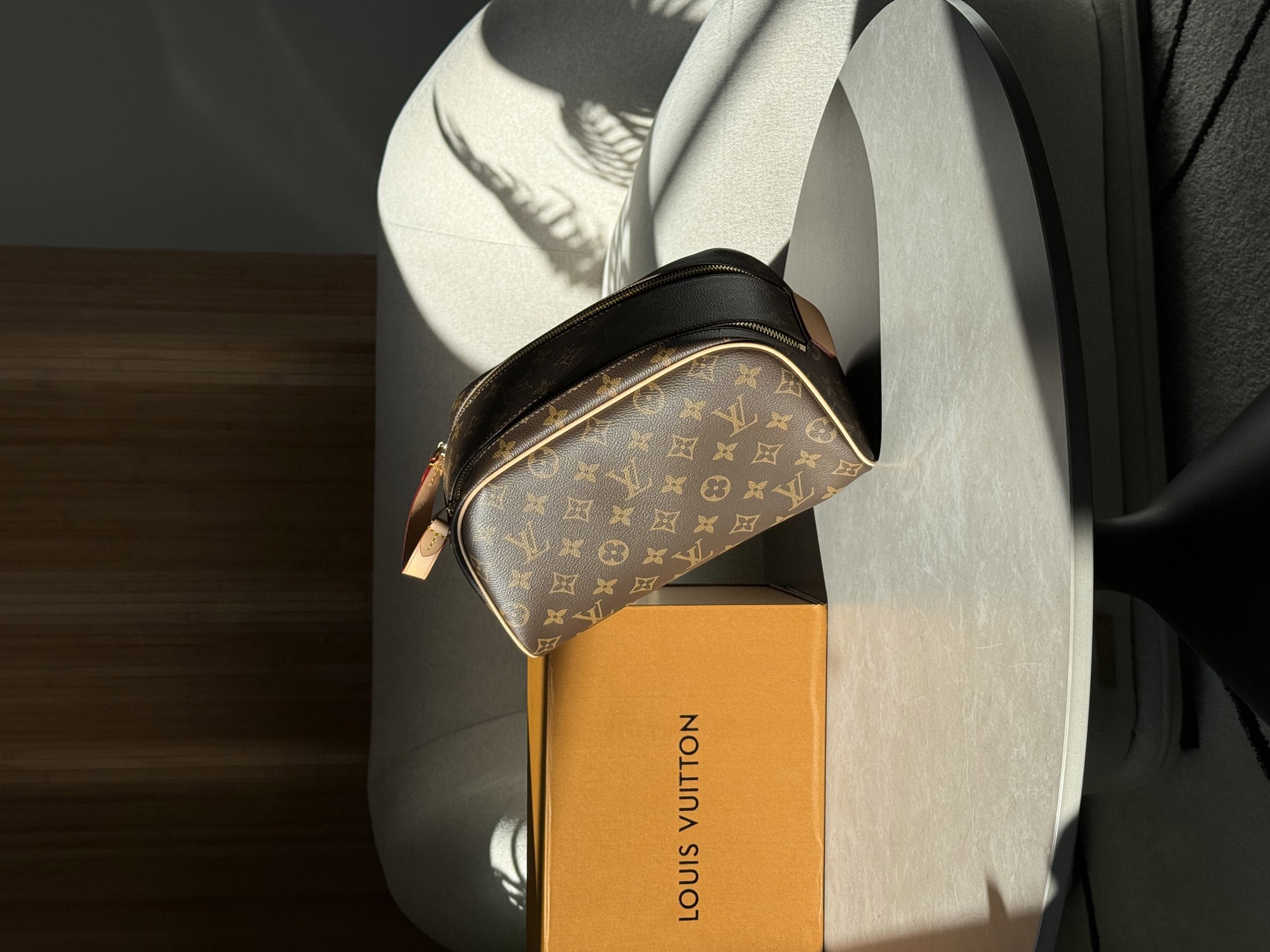 Louis Vuitton Dopp Kit Toilet Pouch in Monogram canvas - 14