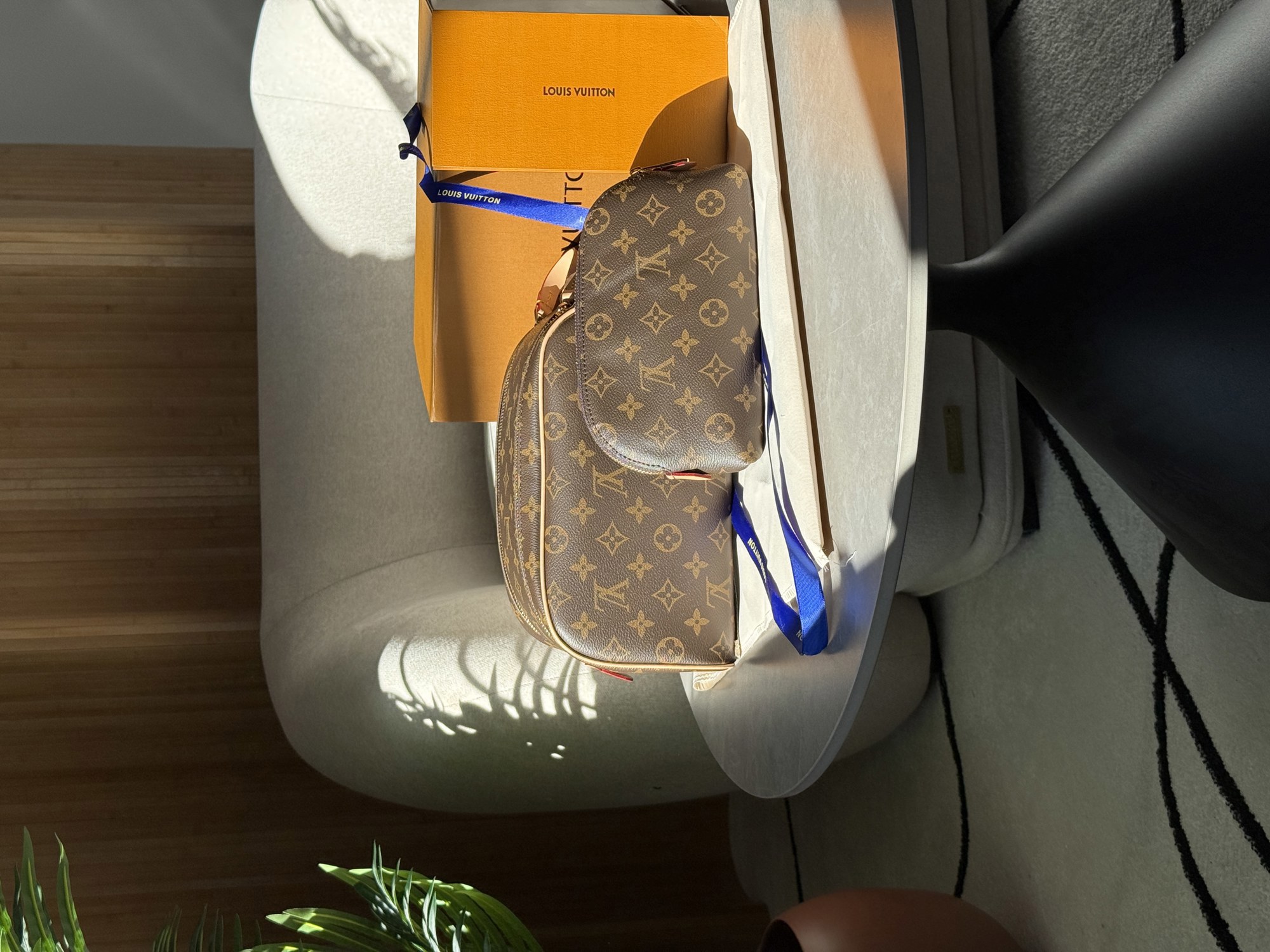 Louis Vuitton Dopp Kit Toilet Pouch in Monogram canvas - 9