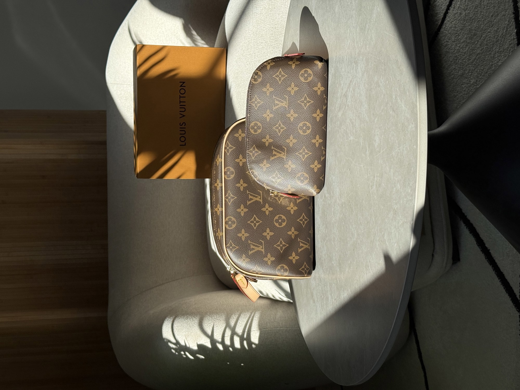 Louis Vuitton Dopp Kit Toilet Pouch in Monogram canvas - 12