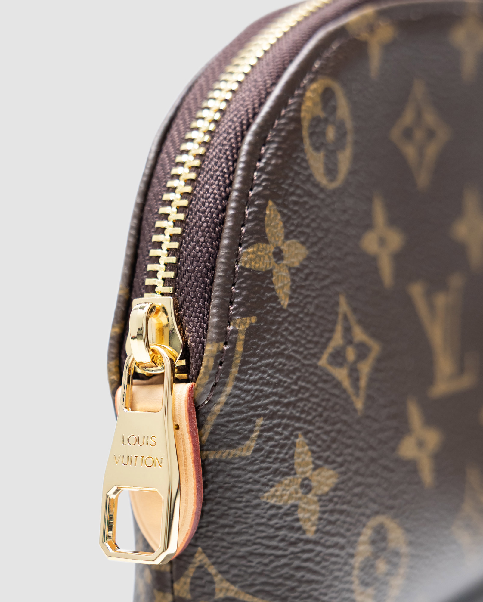 Louis Vuitton Dopp Kit Toilet Pouch in Monogram canvas - 5