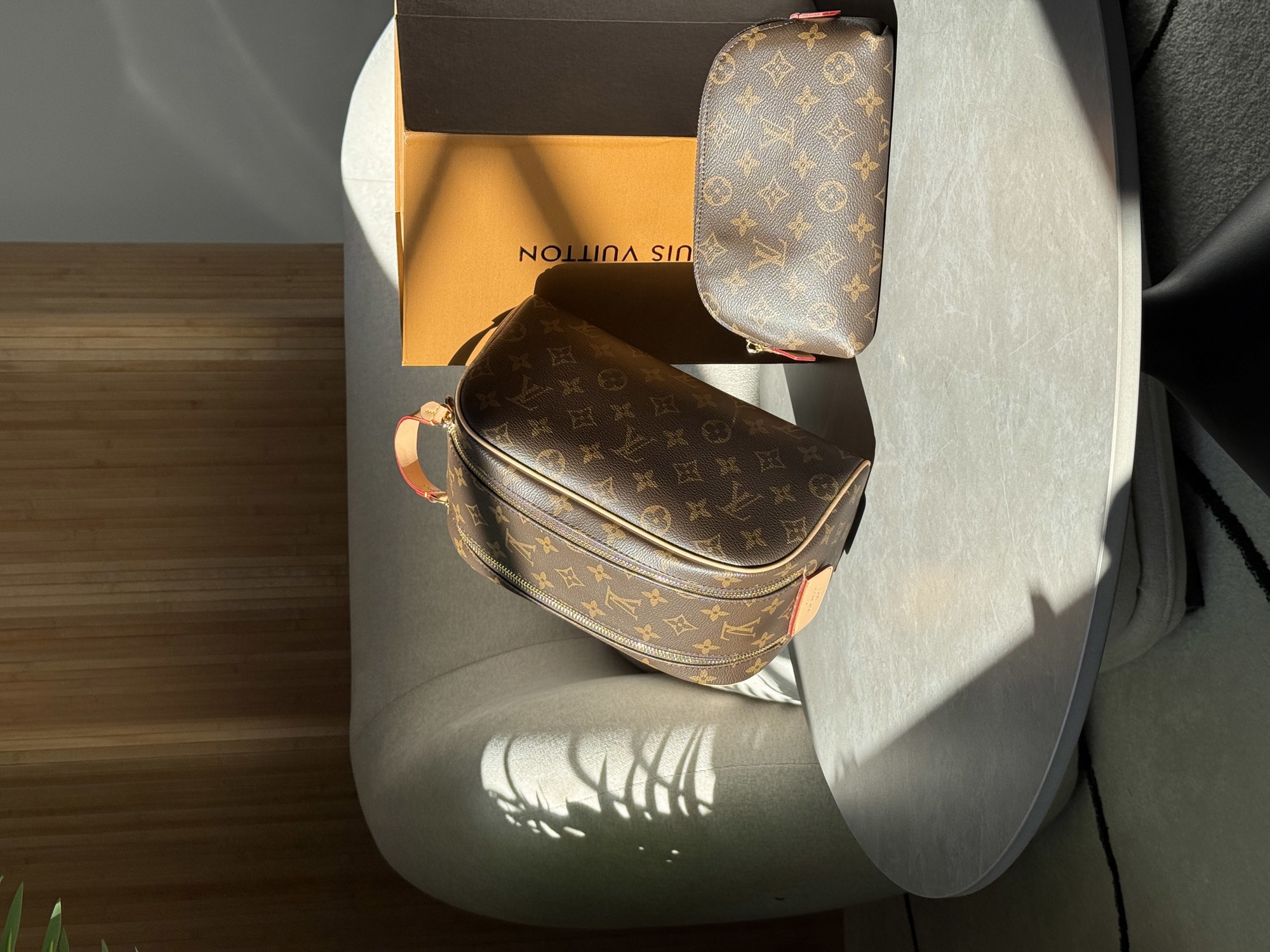 Louis Vuitton Dopp Kit Toilet Pouch in Monogram canvas - 11