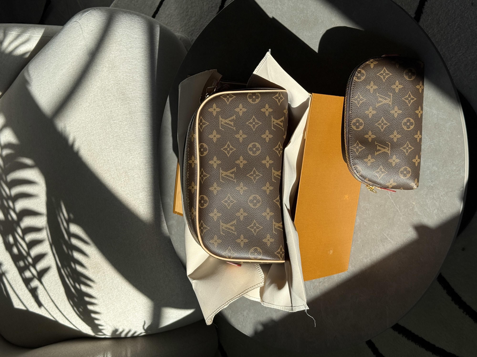 Louis Vuitton Dopp Kit Toilet Pouch in Monogram canvas - 10