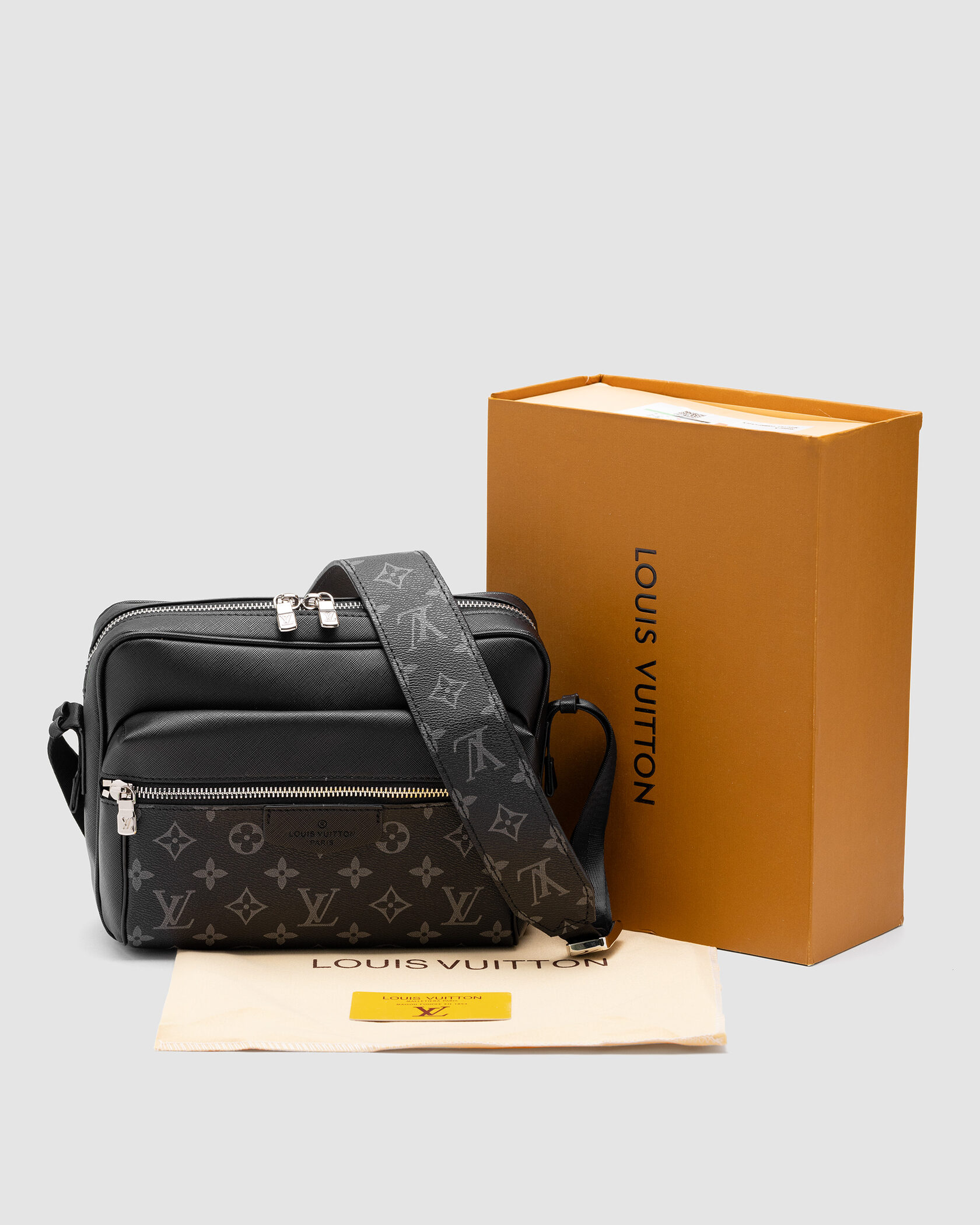 Louis Vuitton Eclipse Outdoor Messenger Monogram Taiga Black - 2