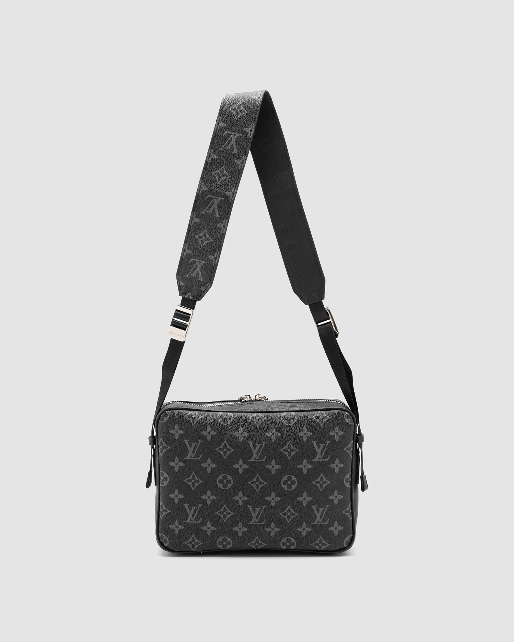 Louis Vuitton Eclipse Outdoor Messenger Monogram Taiga Black - 4