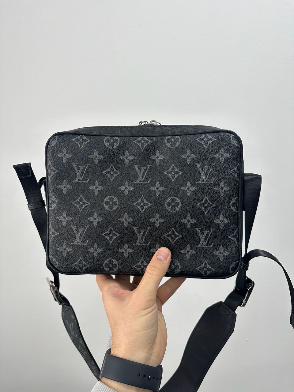 Louis Vuitton Eclipse Outdoor Messenger Monogram Taiga Black - 6