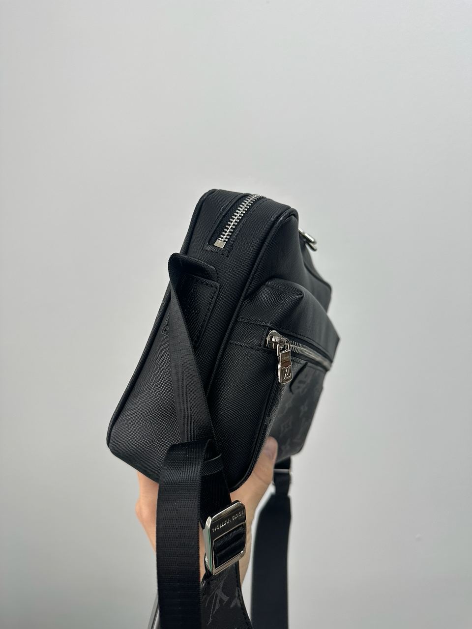 Louis Vuitton Eclipse Outdoor Messenger Monogram Taiga Black - 8