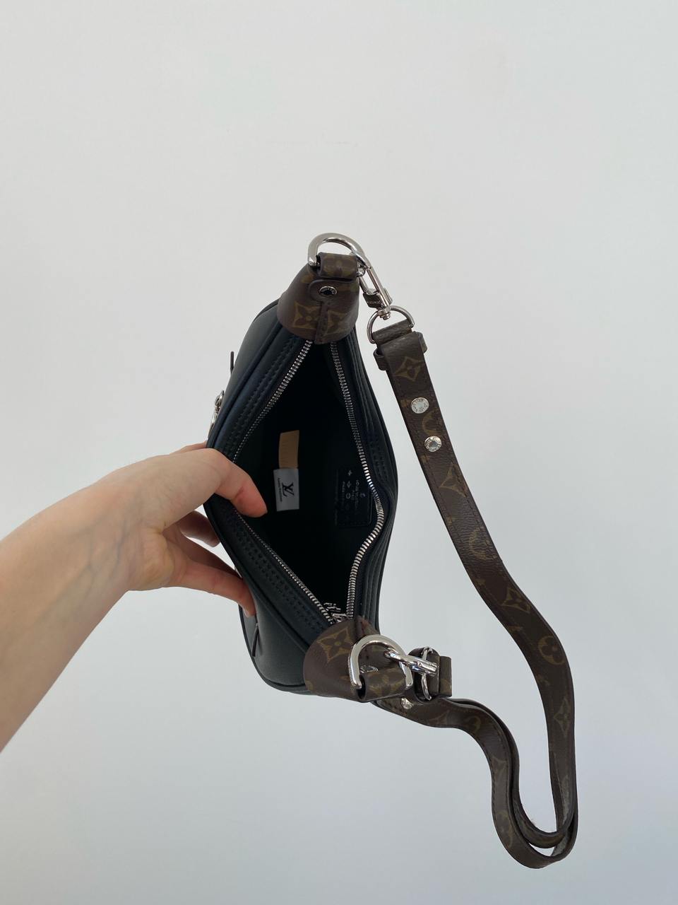 Louis Vuitton Loop Handbag Monogram Black/Canvas with Silver - 14