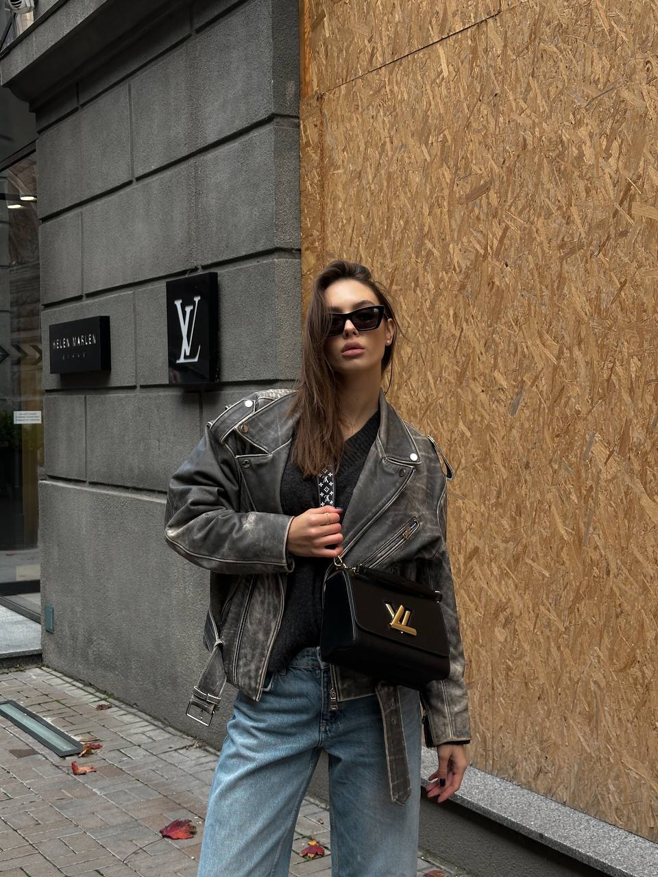 Louis Vuitton Medium Twist MM Epi Leather Black - 3