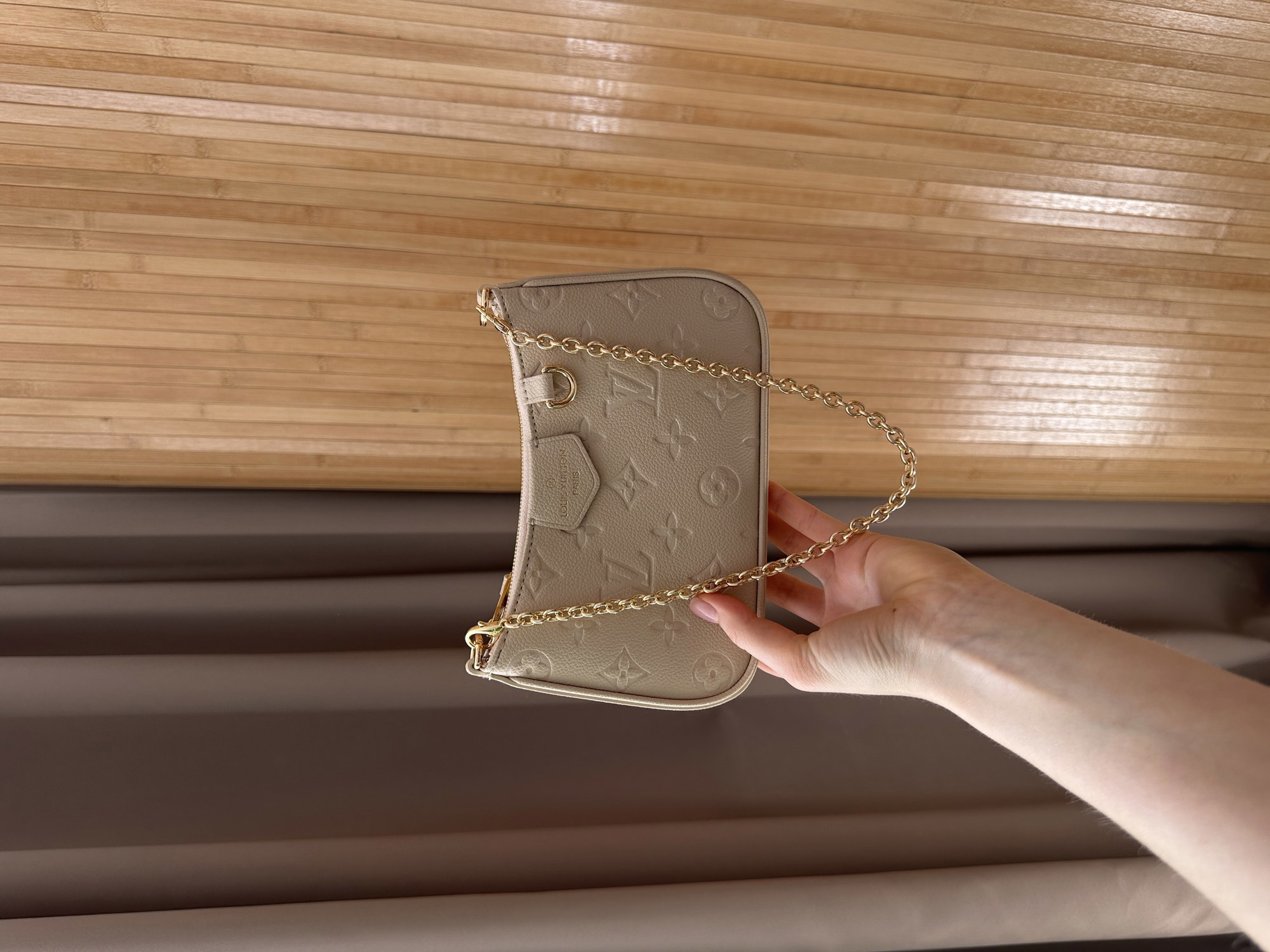 Louis Vuitton Mini Pochette Beige/Gold - 9