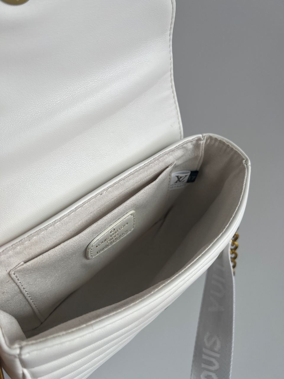 Louis Vuitton New Wave Multi Pochette Bag White/Gold - 10