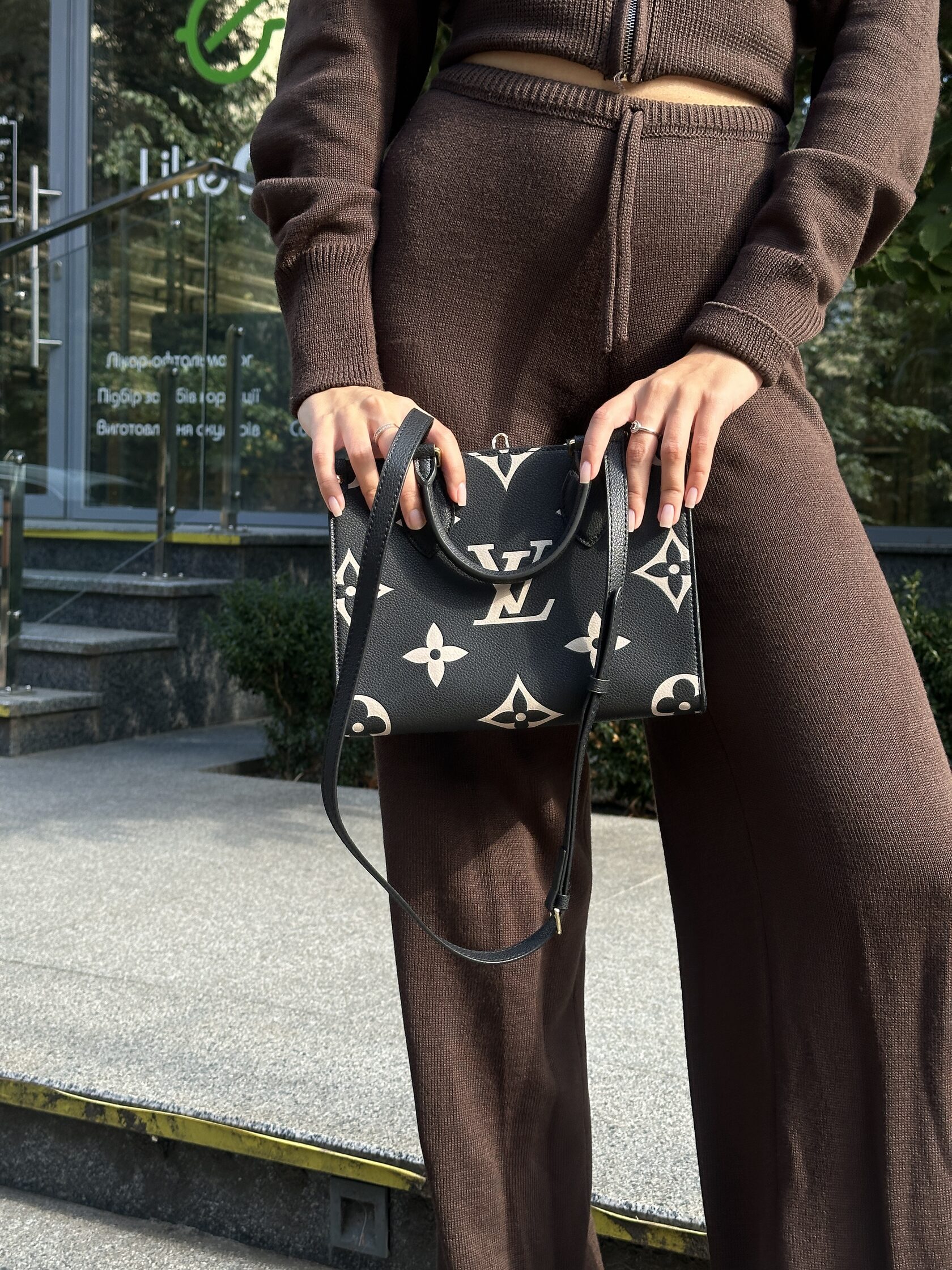 Louis Vuitton OnTheGo PM Bag in Bicolor Monogram Empreinte Leather - 6