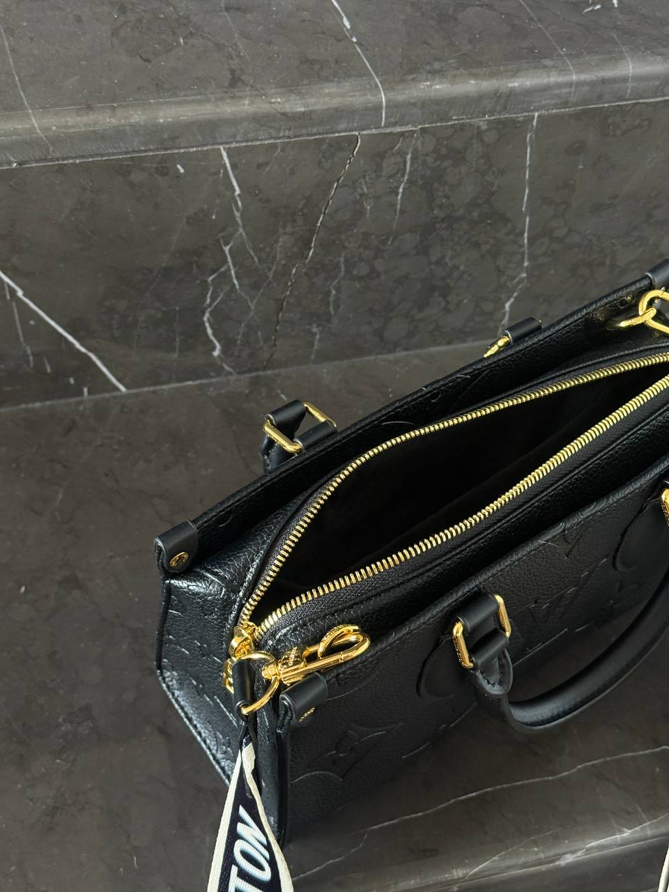 Louis Vuitton OnTheGo PM handbag in black Monogram Empreinte leather - 11