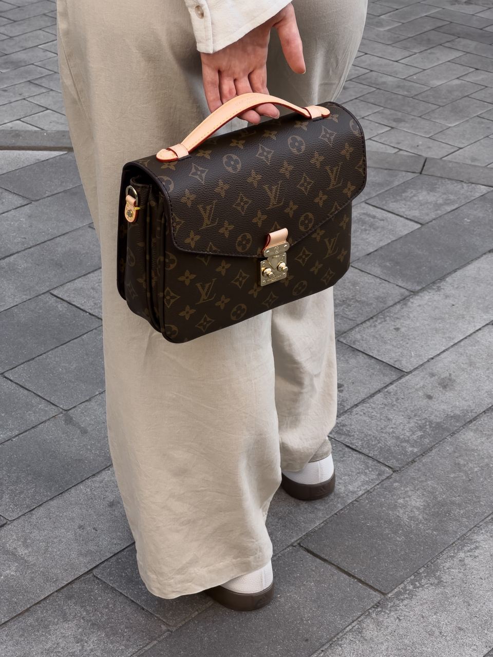 Louis Vuitton Pochette Métis Brown Monogram Coated Canvas Gold - 10