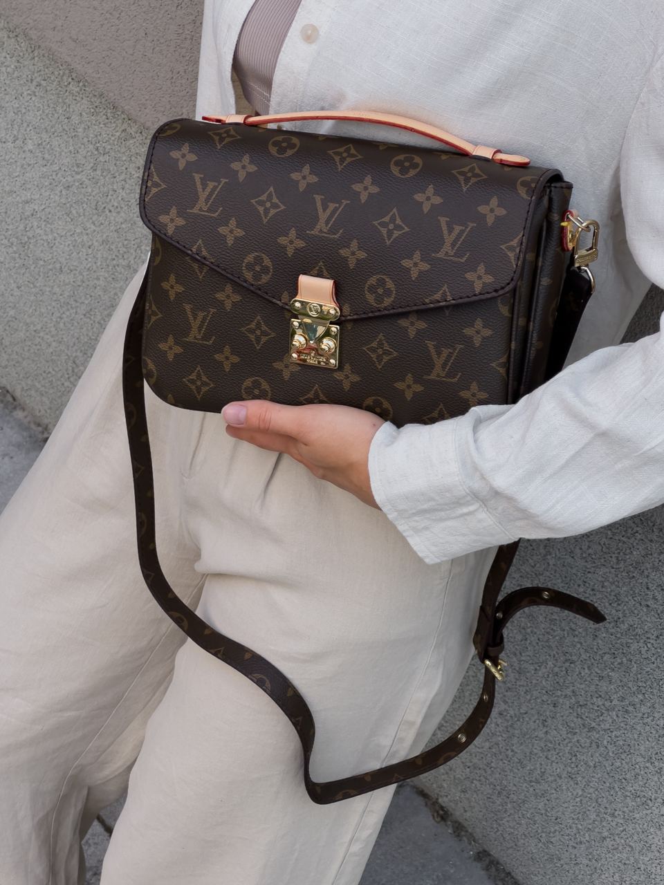 Louis Vuitton Pochette Métis Brown Monogram Coated Canvas Gold - 4