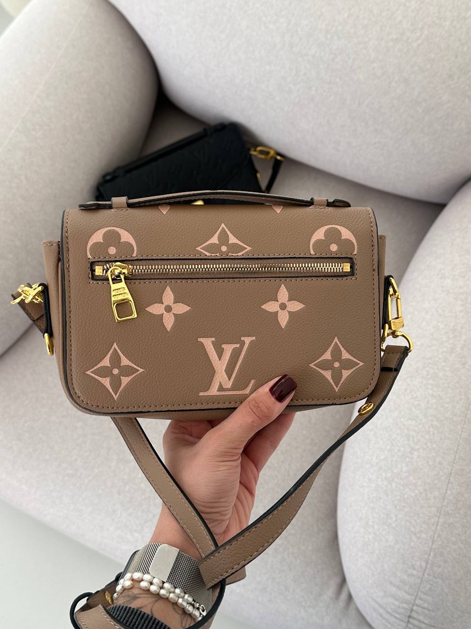 Louis Vuitton Pochette Métis East West Bag Beige - 3