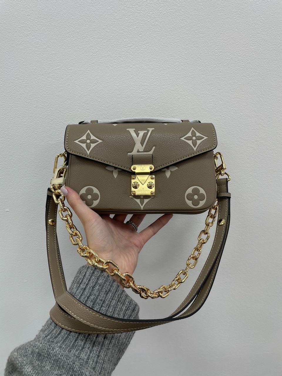 Louis Vuitton Pochette M?tis East West Bag Beige - 3