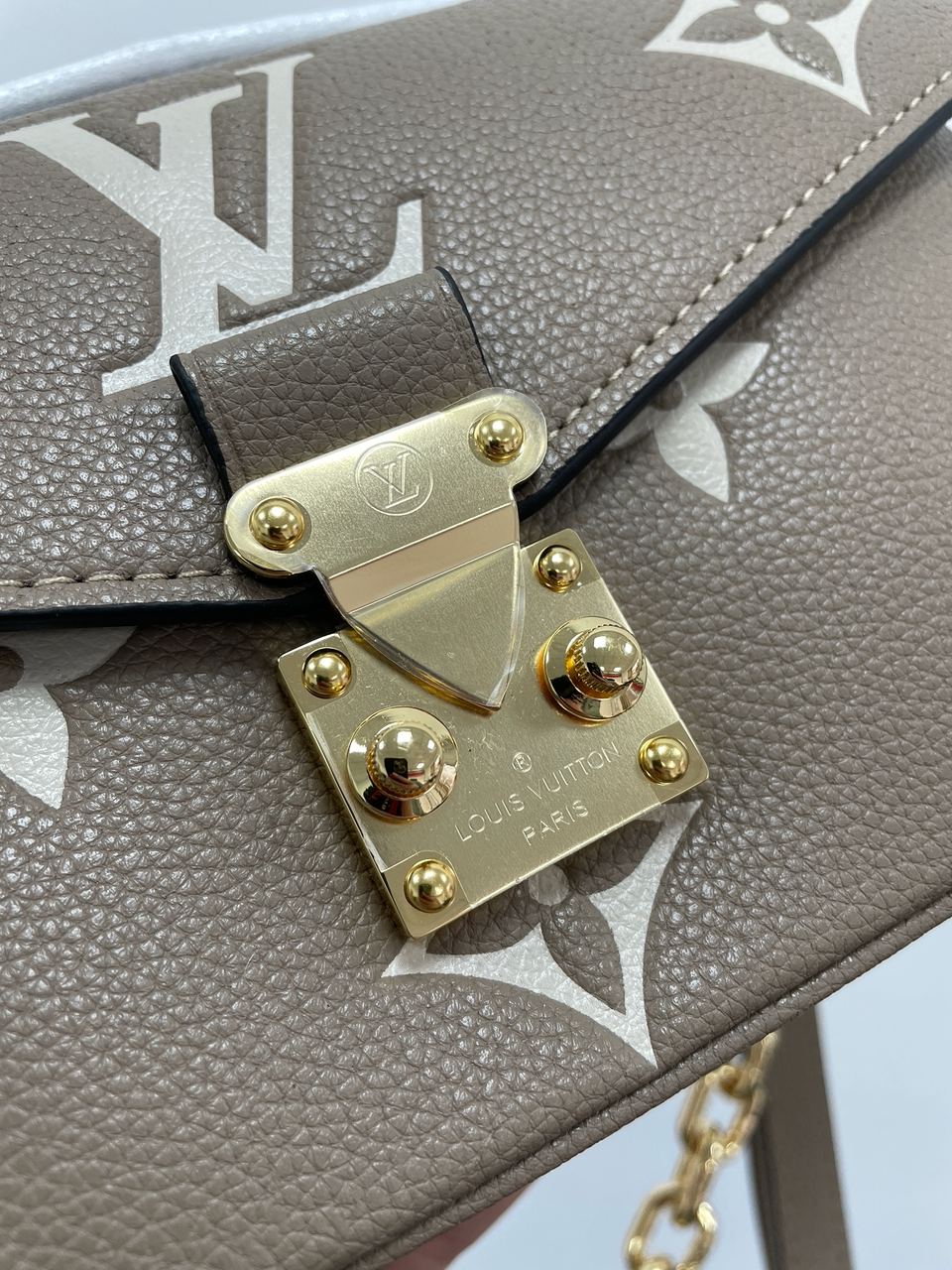 Louis Vuitton Pochette M?tis East West Bag Beige - 7