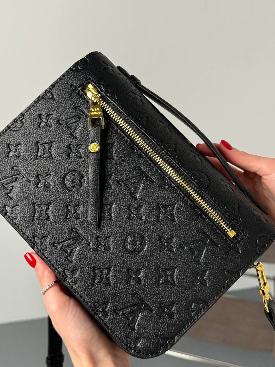 Louis Vuitton Pochette Métis Monogram Black - 4