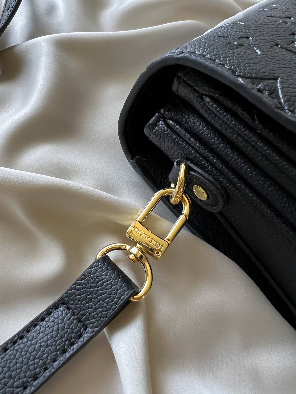 Louis Vuitton Pochette Metis Black Monogram Empreinte Leather - 15