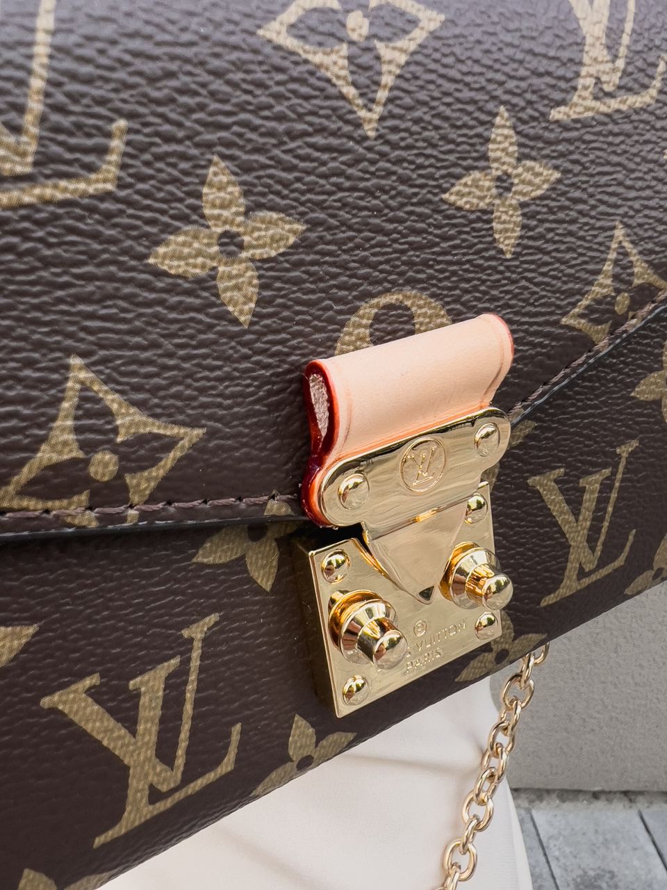 Louis Vuitton Pochette Metis East West - 14