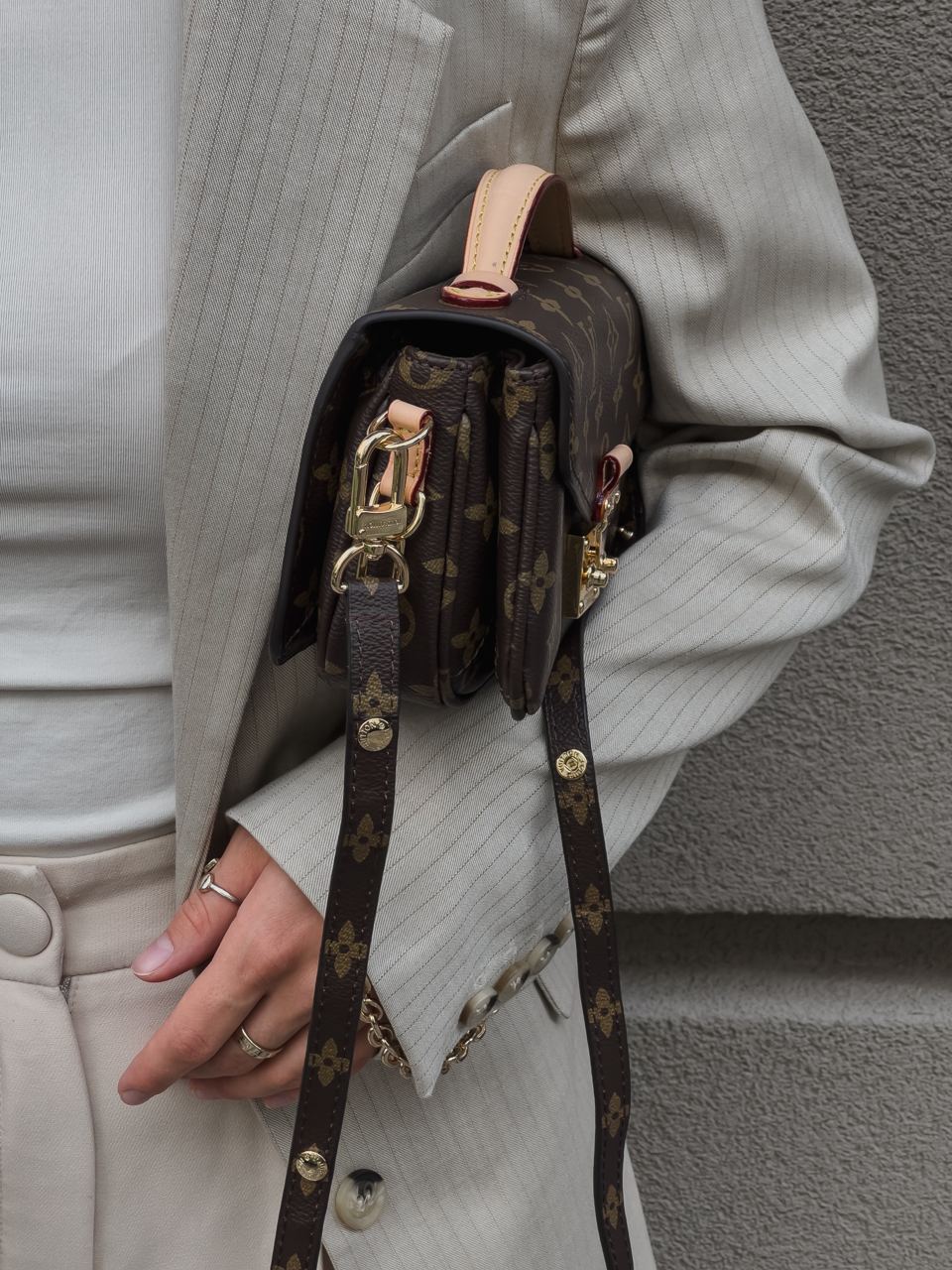 Louis Vuitton Pochette Metis East West - 15