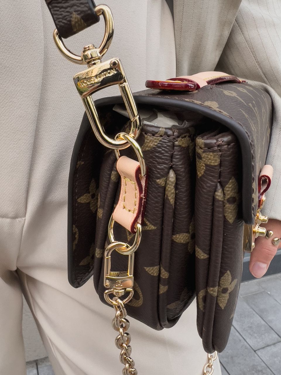 Louis Vuitton Pochette Metis East West - 18