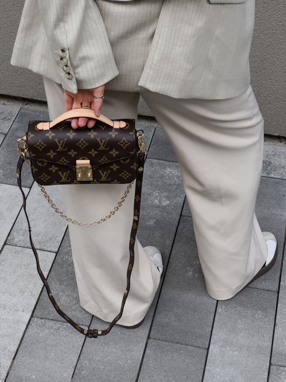 Louis Vuitton Pochette Metis East West - 9