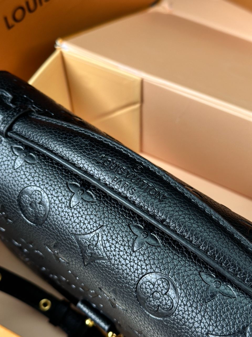 Louis Vuitton Pochette Metis Monogram Black - 10