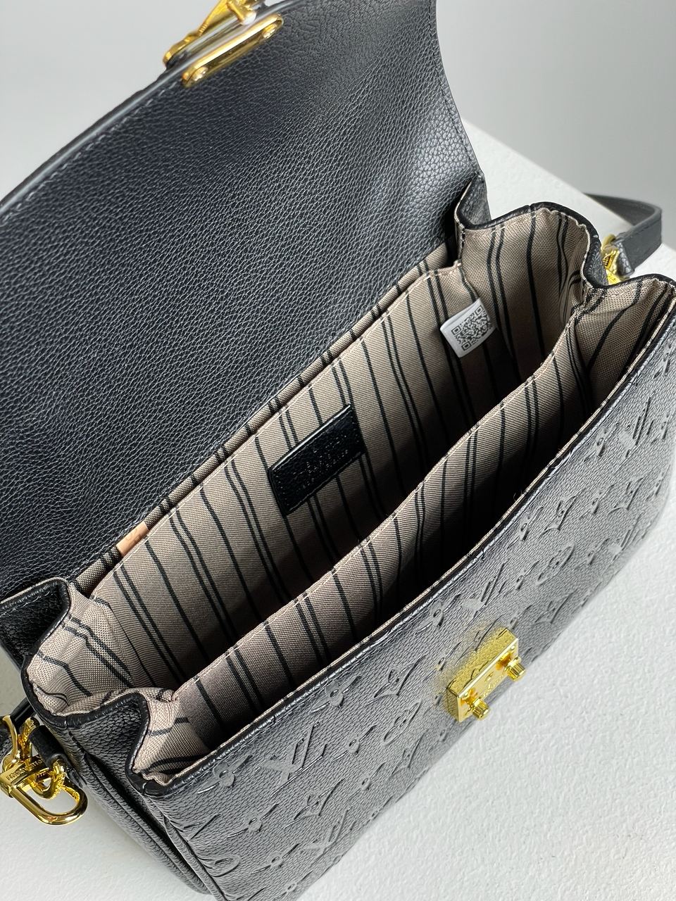 Louis Vuitton Pochette Metis Monogram Black - 26