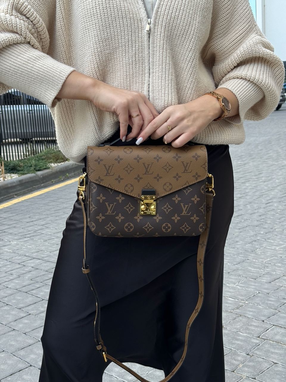 Louis Vuitton Pochette Metis Shoulder Bag Brown Leather Monogram Reverse Coated - 5