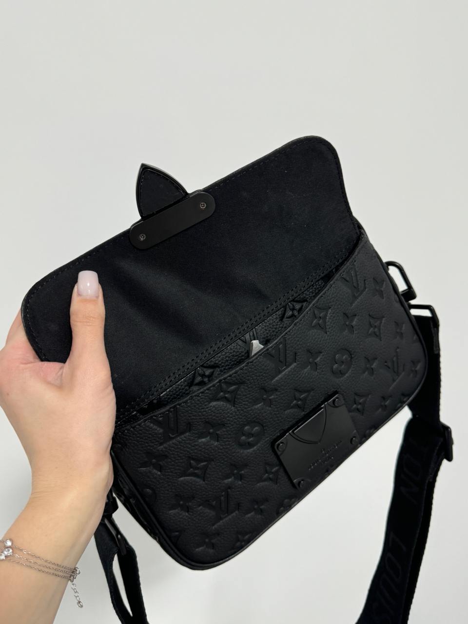 Louis Vuitton S Rock Messenger 2Way Shoulder Bag Monogram Embossed Black - 13