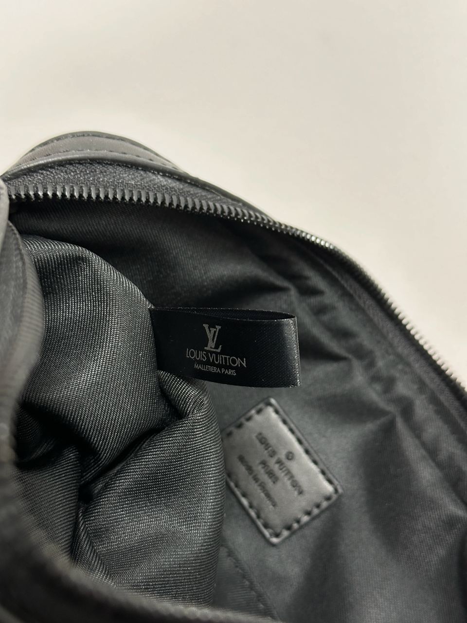 Louis Vuitton Trio Messenger Black Embossing Leather - 14