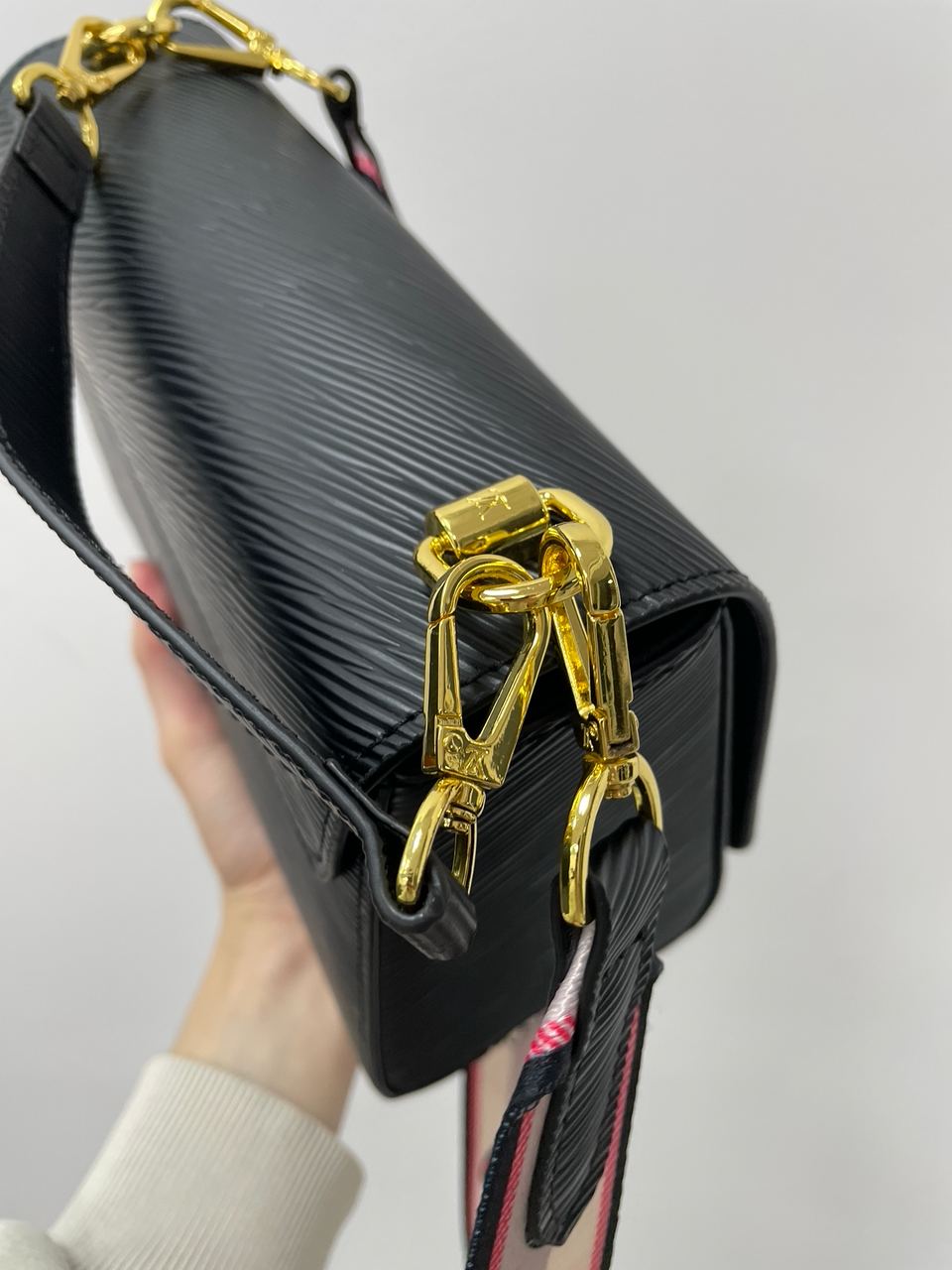 Louis Vuitton Twist MM Bag Black/Gold - 11