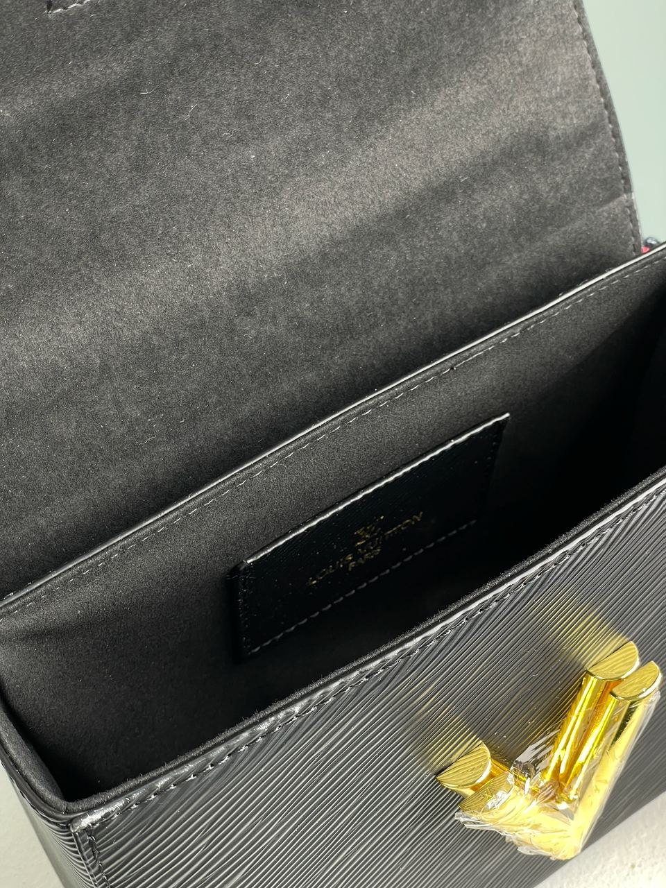 Louis Vuitton Twist MM Bag Black/Gold - 14