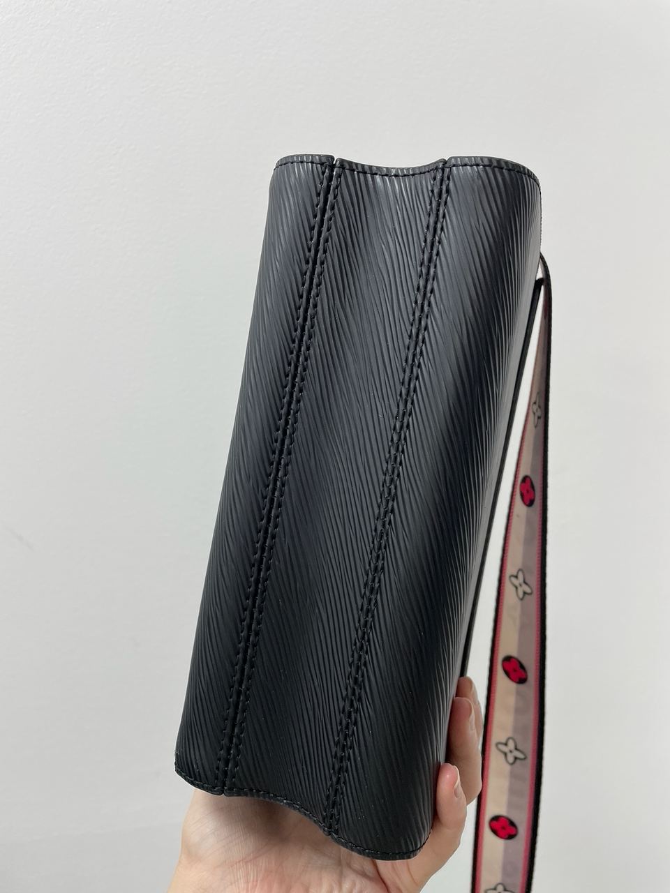 Louis Vuitton Twist MM Bag Black/Gold - 15