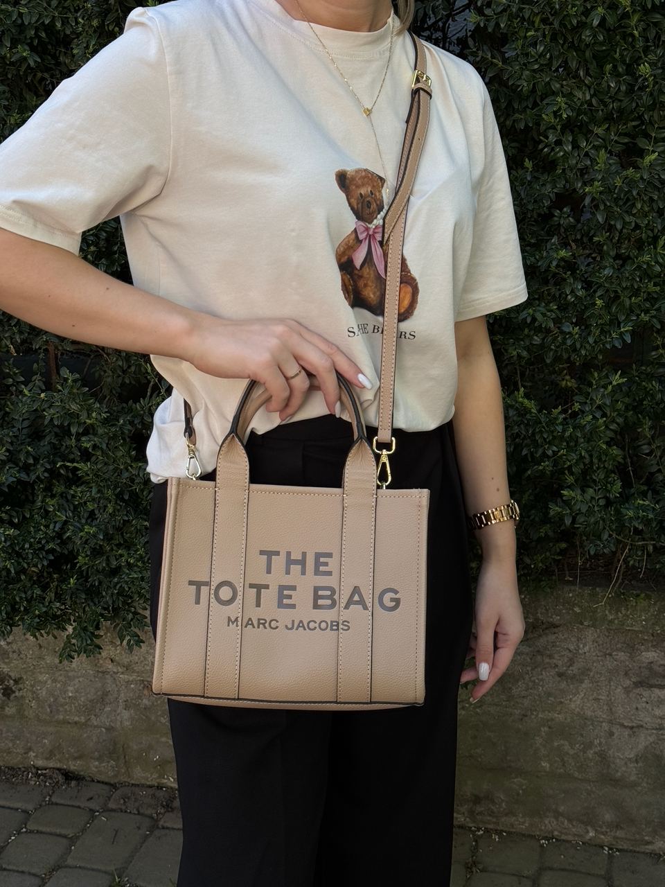 Marc Jacobs The Leather Small Tote Bag Beige - 11