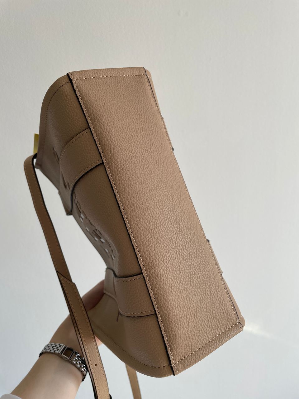 Marc Jacobs The Leather Small Tote Bag Beige - 23